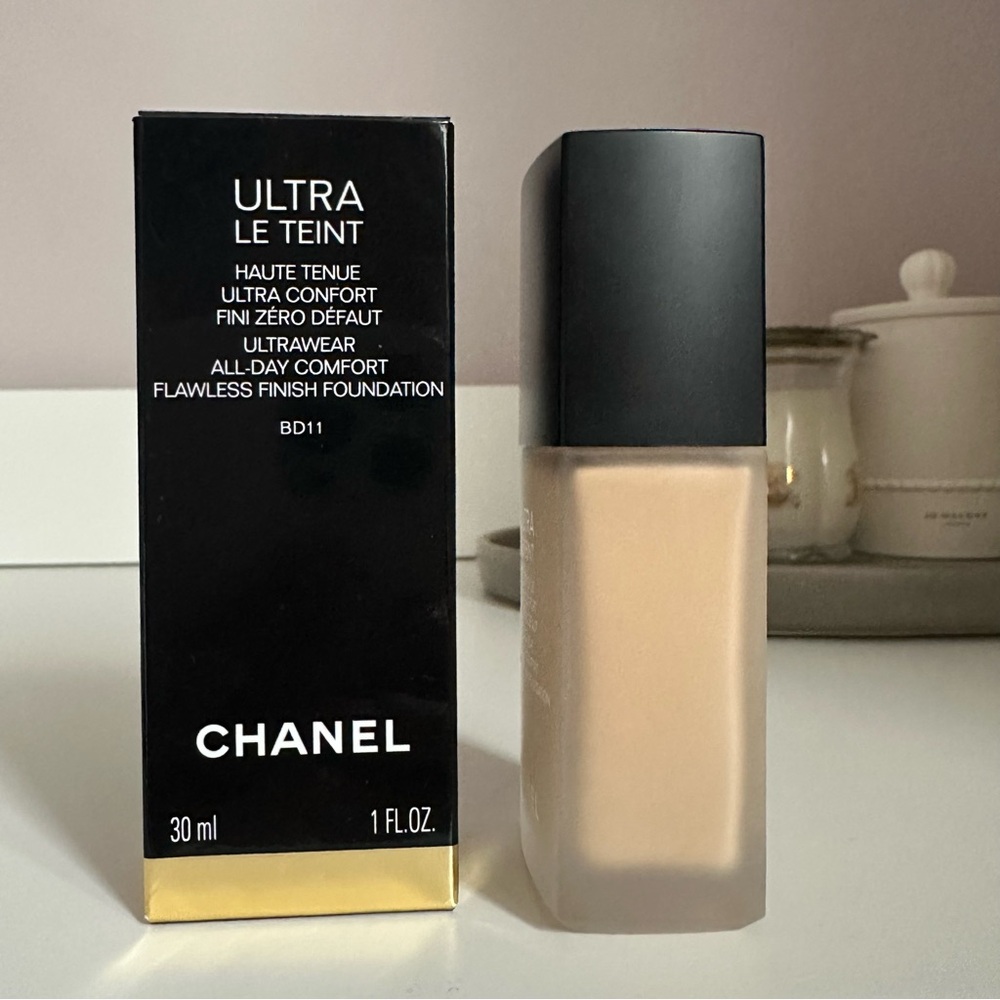 Chanel Ultra Le Teint All-Day Comfort Flawless Finish Foundation (BD11) - Picture 6 of 8